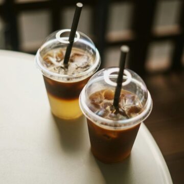 iced tea 600x600 Two iced drinks in plastic cups